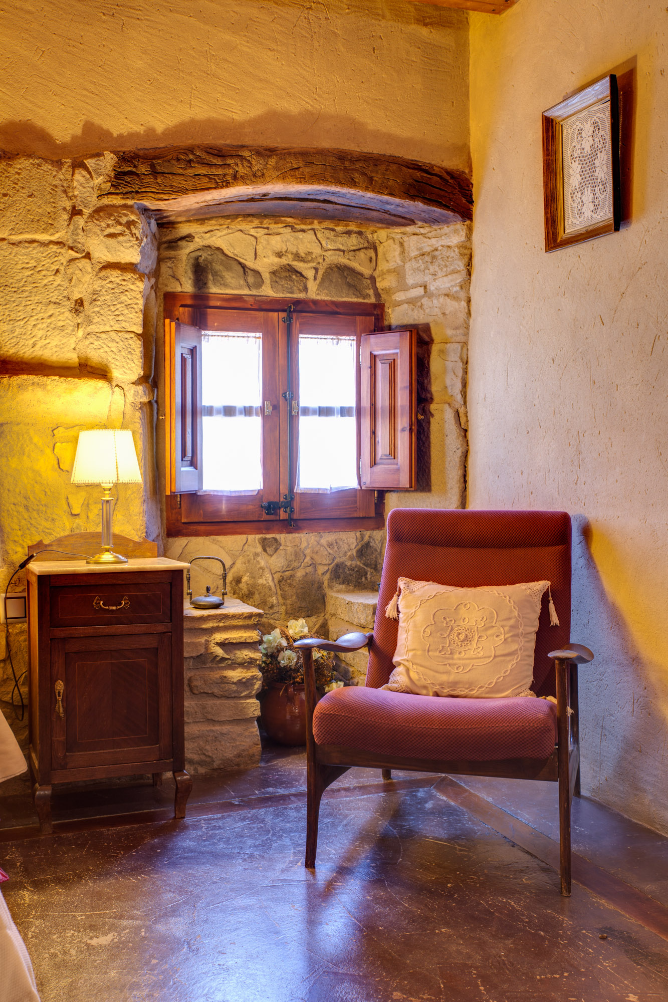 La Tor de Montclar - Sant Quirze de Pedret: Pre-Romanesque Jewel with Medieval Frescoes